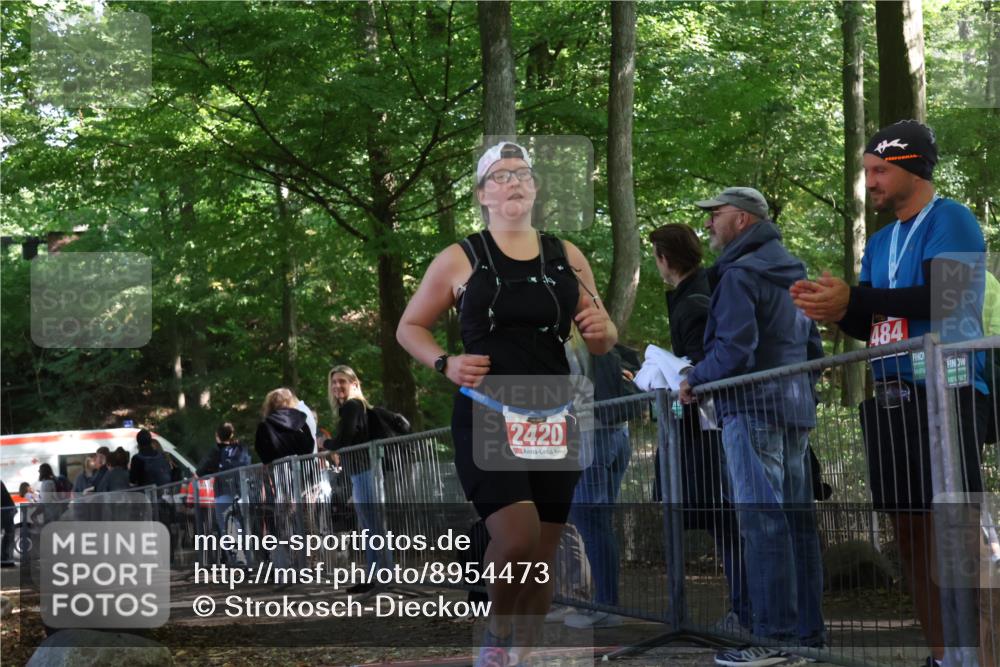 28.09.2025 - 33. Volkslauf durch das schöne Alstertal Strokosch-Dieckow http://msf.ph/oto/8954473 28.09.2025 12:41:51 Ziel 2420 meine-sportfotos.de
