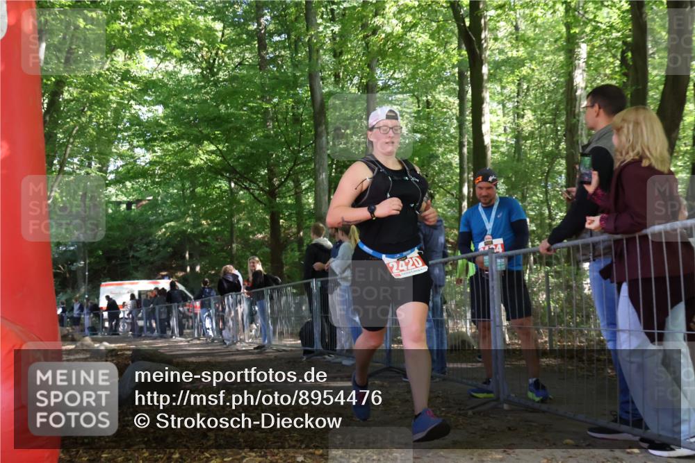 28.09.2025 - 33. Volkslauf durch das schöne Alstertal Strokosch-Dieckow http://msf.ph/oto/8954476 28.09.2025 12:41:52 Ziel 2420 meine-sportfotos.de