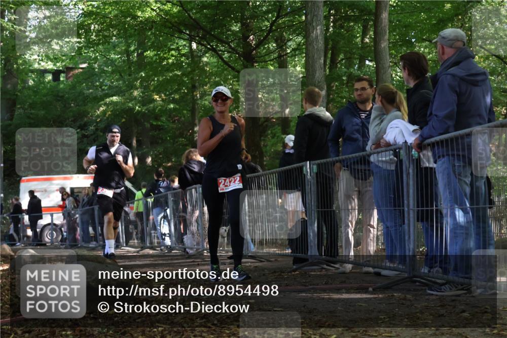 28.09.2025 - 33. Volkslauf durch das schöne Alstertal Strokosch-Dieckow http://msf.ph/oto/8954498 28.09.2025 12:42:20 Ziel 2395, 2422 meine-sportfotos.de