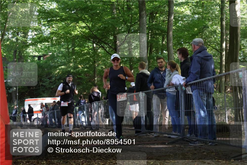28.09.2025 - 33. Volkslauf durch das schöne Alstertal Strokosch-Dieckow http://msf.ph/oto/8954501 28.09.2025 12:42:21 Ziel 2395, 2422 meine-sportfotos.de