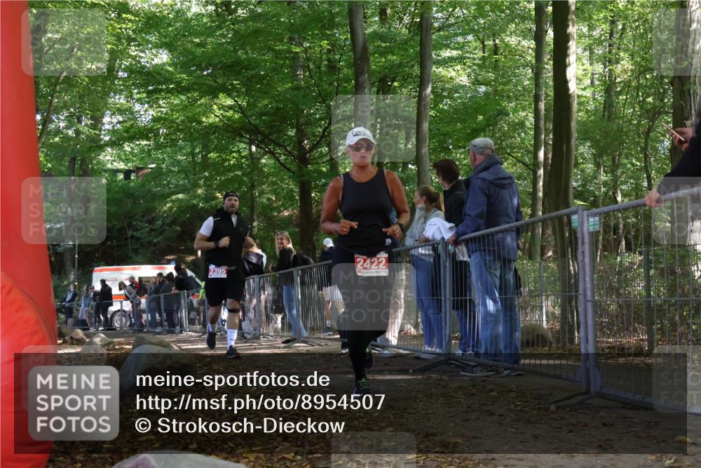 28.09.2025 - 33. Volkslauf durch das schöne Alstertal Strokosch-Dieckow http://msf.ph/oto/8954507 28.09.2025 12:42:22 Ziel 2395, 2422 meine-sportfotos.de