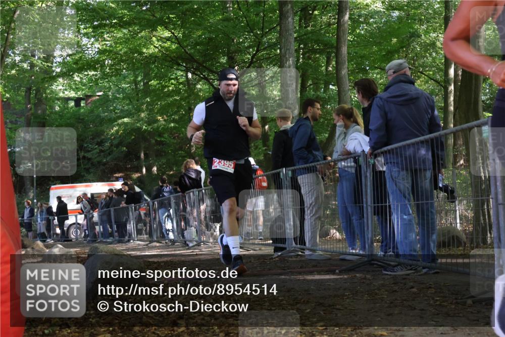 28.09.2025 - 33. Volkslauf durch das schöne Alstertal Strokosch-Dieckow http://msf.ph/oto/8954514 28.09.2025 12:42:23 Ziel 2395 meine-sportfotos.de