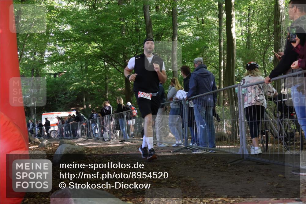 28.09.2025 - 33. Volkslauf durch das schöne Alstertal Strokosch-Dieckow http://msf.ph/oto/8954520 28.09.2025 12:42:24 Ziel 2395 meine-sportfotos.de