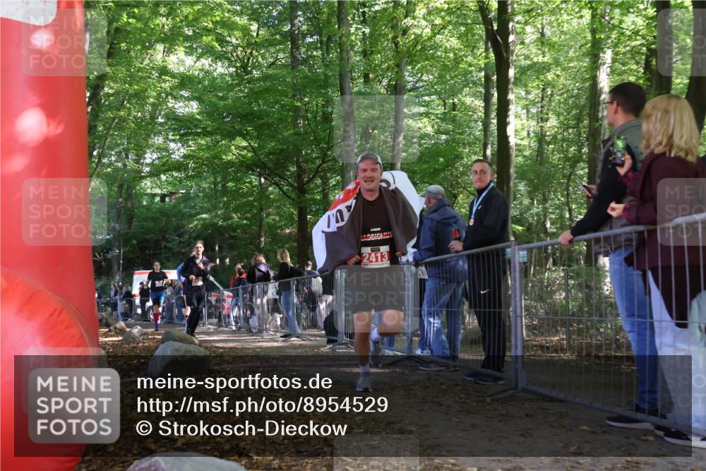 28.09.2025 - 33. Volkslauf durch das schöne Alstertal Strokosch-Dieckow http://msf.ph/oto/8954529 28.09.2025 12:42:45 Ziel 2182, 2326, 2413, 2561, 2562 meine-sportfotos.de