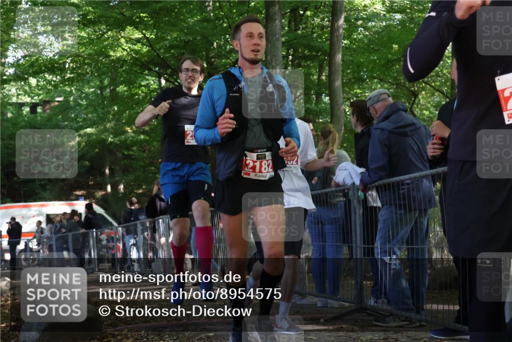 28.09.2025 - 33. Volkslauf durch das schöne Alstertal Strokosch-Dieckow http://msf.ph/oto/8954575 28.09.2025 12:42:50 Ziel 2182, 2561, 2562 meine-sportfotos.de