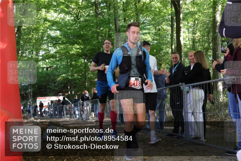 28.09.2025 - 33. Volkslauf durch das schöne Alstertal Strokosch-Dieckow http://msf.ph/oto/8954584 28.09.2025 12:42:51 Ziel 2182, 2561, 2562 meine-sportfotos.de