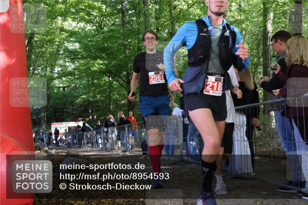 28.09.2025 - 33. Volkslauf durch das schöne Alstertal Strokosch-Dieckow http://msf.ph/oto/8954593 28.09.2025 12:42:51 Ziel 2182, 2561, 2562 meine-sportfotos.de