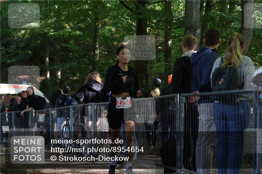 28.09.2025 - 33. Volkslauf durch das schöne Alstertal Strokosch-Dieckow http://msf.ph/oto/8954654 28.09.2025 12:43:17 Ziel 2257 meine-sportfotos.de