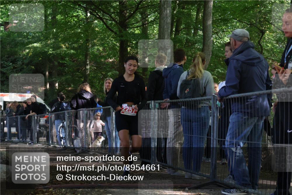 28.09.2025 - 33. Volkslauf durch das schöne Alstertal Strokosch-Dieckow http://msf.ph/oto/8954661 28.09.2025 12:43:17 Ziel 2257 meine-sportfotos.de