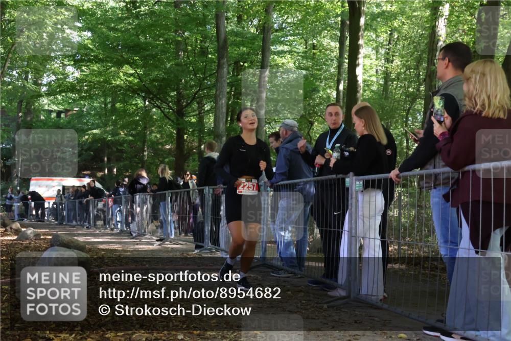 28.09.2025 - 33. Volkslauf durch das schöne Alstertal Strokosch-Dieckow http://msf.ph/oto/8954682 28.09.2025 12:43:18 Ziel 2257 meine-sportfotos.de
