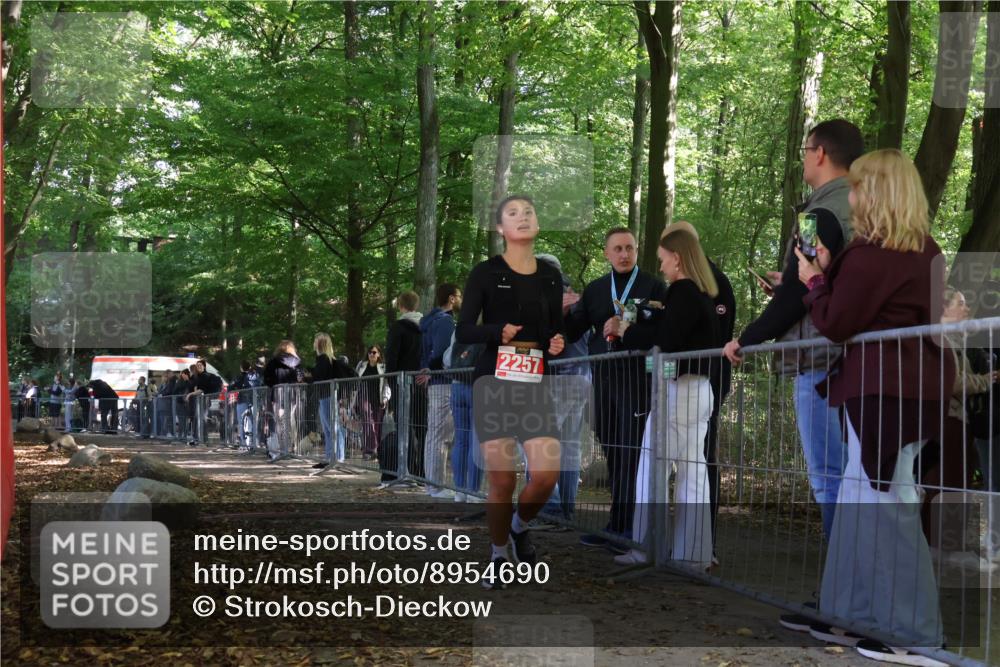 28.09.2025 - 33. Volkslauf durch das schöne Alstertal Strokosch-Dieckow http://msf.ph/oto/8954690 28.09.2025 12:43:18 Ziel 2257 meine-sportfotos.de
