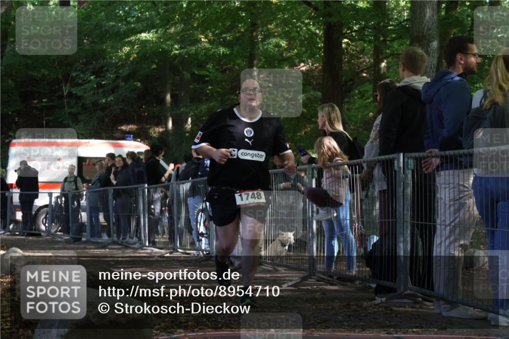 28.09.2025 - 33. Volkslauf durch das schöne Alstertal Strokosch-Dieckow http://msf.ph/oto/8954710 28.09.2025 12:43:30 Ziel 1748 meine-sportfotos.de