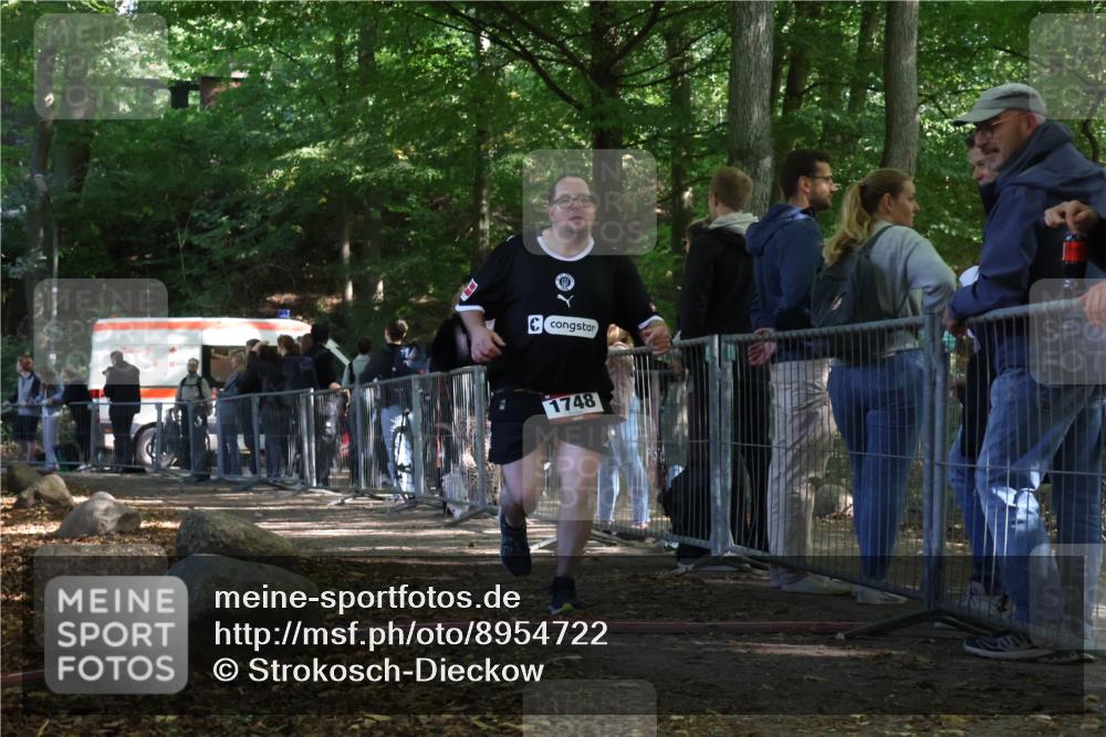 28.09.2025 - 33. Volkslauf durch das schöne Alstertal Strokosch-Dieckow http://msf.ph/oto/8954722 28.09.2025 12:43:31 Ziel 1748 meine-sportfotos.de