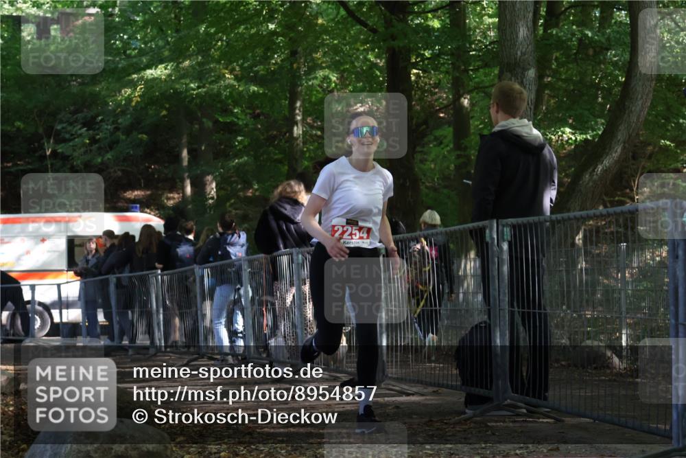 28.09.2025 - 33. Volkslauf durch das schöne Alstertal Strokosch-Dieckow http://msf.ph/oto/8954857 28.09.2025 12:44:26 Ziel 2254 meine-sportfotos.de