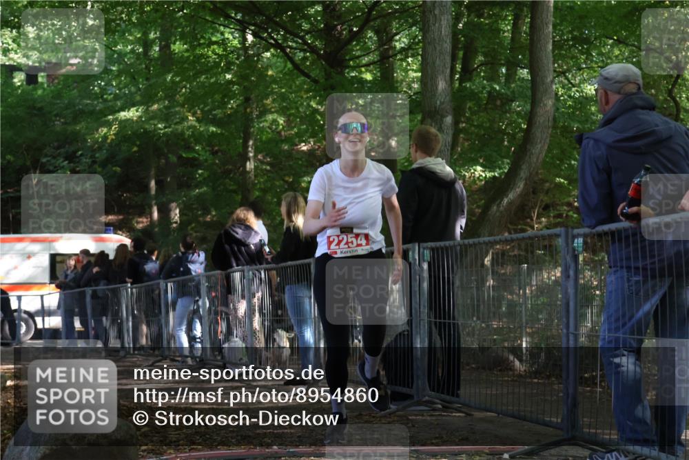 28.09.2025 - 33. Volkslauf durch das schöne Alstertal Strokosch-Dieckow http://msf.ph/oto/8954860 28.09.2025 12:44:27 Ziel 2254 meine-sportfotos.de