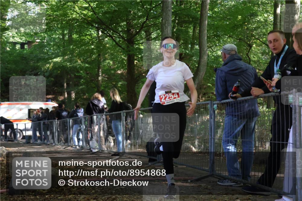 28.09.2025 - 33. Volkslauf durch das schöne Alstertal Strokosch-Dieckow http://msf.ph/oto/8954868 28.09.2025 12:44:27 Ziel 2254 meine-sportfotos.de