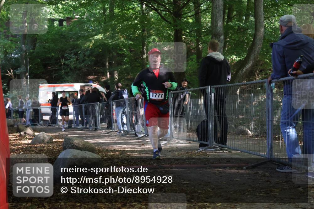 28.09.2025 - 33. Volkslauf durch das schöne Alstertal Strokosch-Dieckow http://msf.ph/oto/8954928 28.09.2025 12:44:47 Ziel 1107, 1777 meine-sportfotos.de