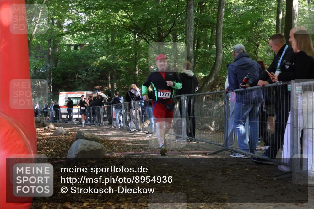 28.09.2025 - 33. Volkslauf durch das schöne Alstertal Strokosch-Dieckow http://msf.ph/oto/8954936 28.09.2025 12:44:48 Ziel 1107, 1777 meine-sportfotos.de