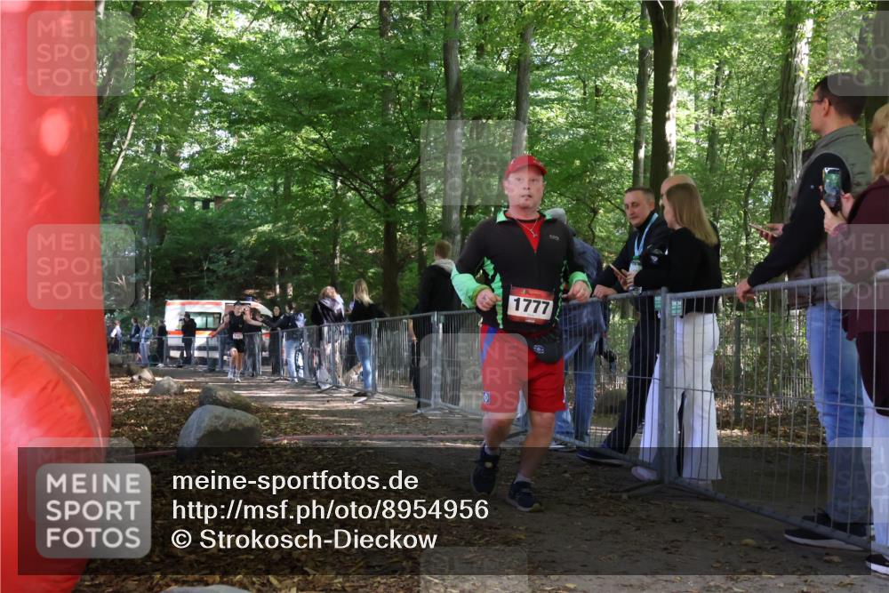 28.09.2025 - 33. Volkslauf durch das schöne Alstertal Strokosch-Dieckow http://msf.ph/oto/8954956 28.09.2025 12:44:49 Ziel 1107, 1777 meine-sportfotos.de