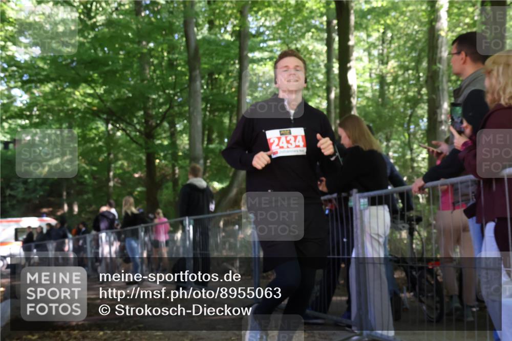 28.09.2025 - 33. Volkslauf durch das schöne Alstertal Strokosch-Dieckow http://msf.ph/oto/8955063 28.09.2025 12:45:36 Ziel 2434 meine-sportfotos.de