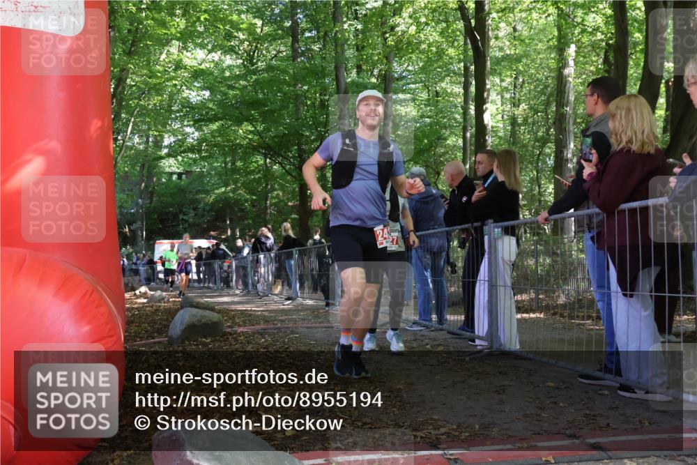 28.09.2025 - 33. Volkslauf durch das schöne Alstertal Strokosch-Dieckow http://msf.ph/oto/8955194 28.09.2025 12:46:31 Ziel 2427, 2428, 2543 meine-sportfotos.de