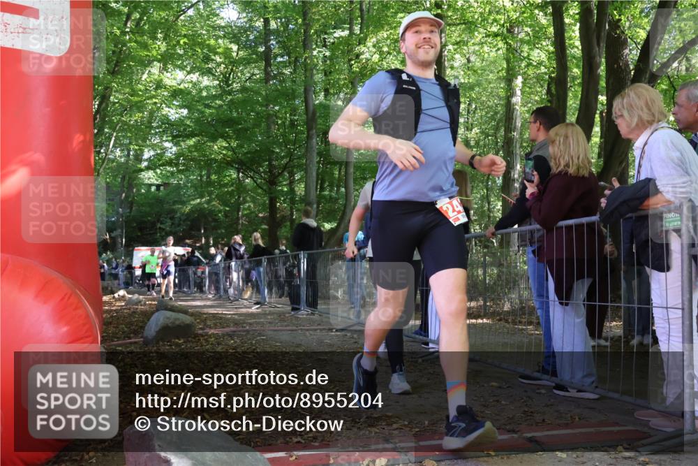 28.09.2025 - 33. Volkslauf durch das schöne Alstertal Strokosch-Dieckow http://msf.ph/oto/8955204 28.09.2025 12:46:31 Ziel 2427, 2428, 2543 meine-sportfotos.de
