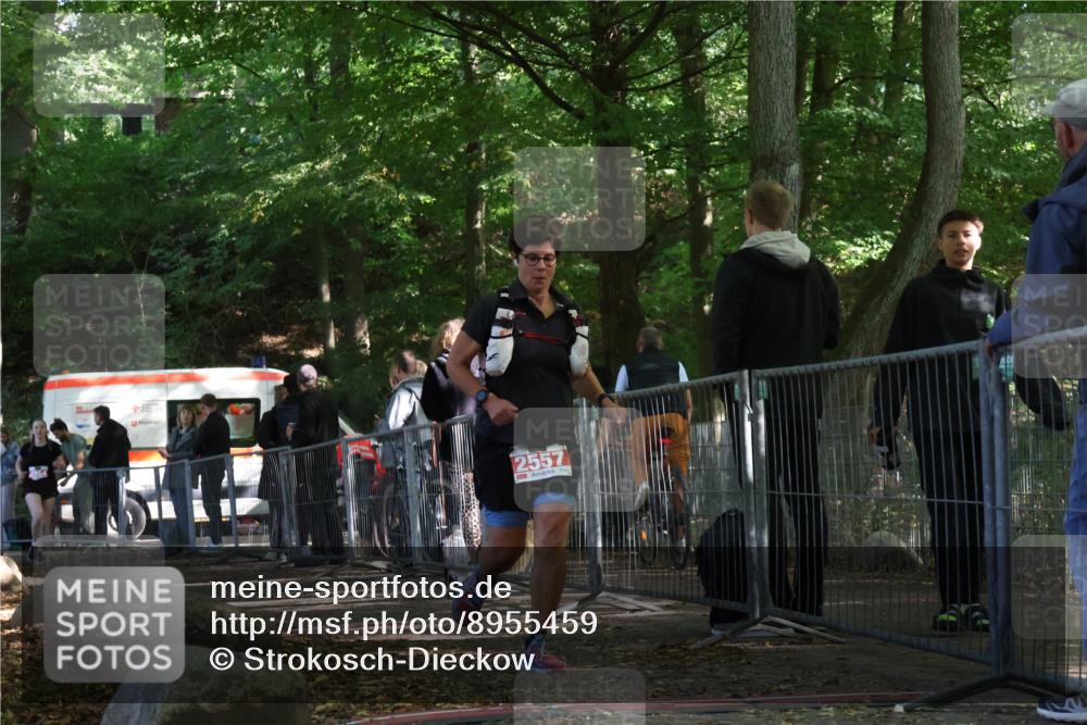 28.09.2025 - 33. Volkslauf durch das schöne Alstertal Strokosch-Dieckow http://msf.ph/oto/8955459 28.09.2025 12:47:20 Ziel 2557, 2564 meine-sportfotos.de