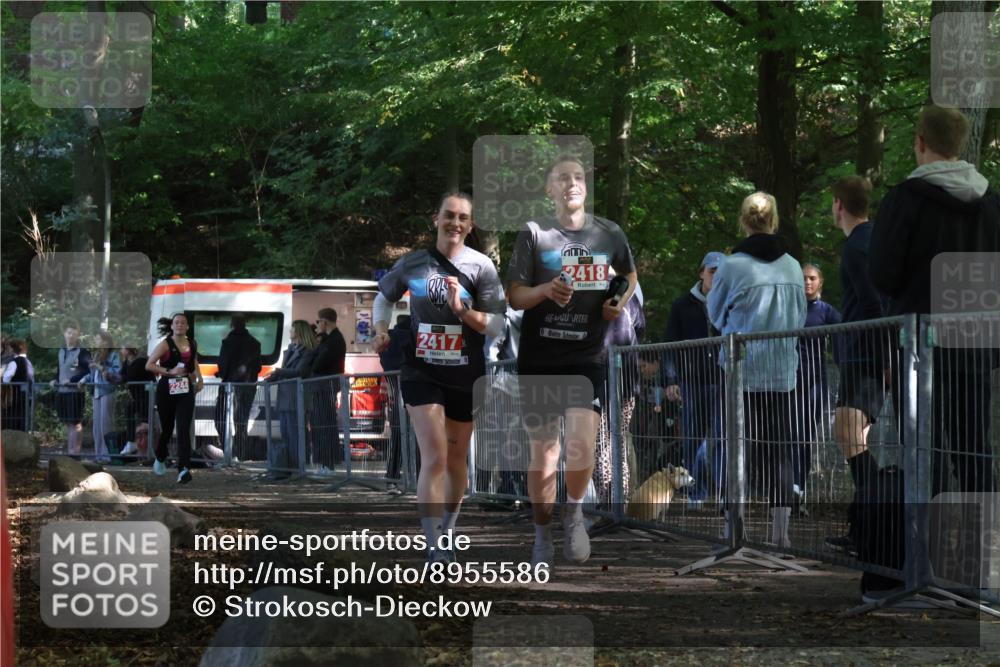 28.09.2025 - 33. Volkslauf durch das schöne Alstertal Strokosch-Dieckow http://msf.ph/oto/8955586 28.09.2025 12:47:45 Ziel 2244, 2417, 2418 meine-sportfotos.de