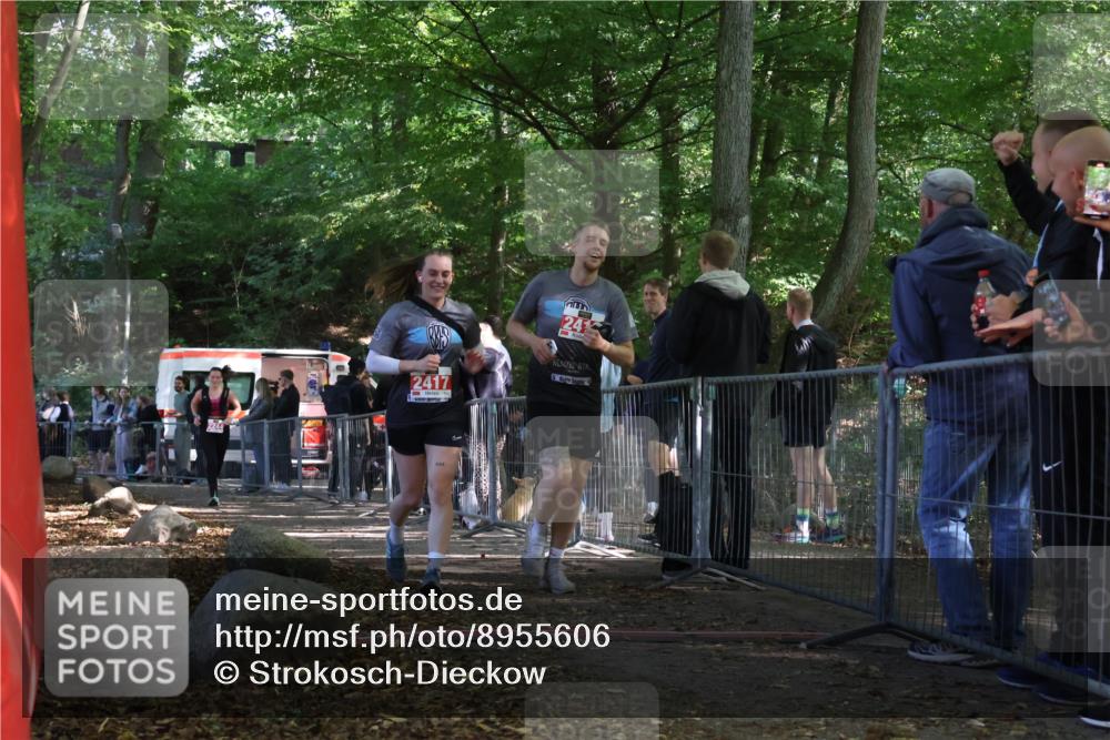 28.09.2025 - 33. Volkslauf durch das schöne Alstertal Strokosch-Dieckow http://msf.ph/oto/8955606 28.09.2025 12:47:46 Ziel 2100, 2244, 2417, 2418 meine-sportfotos.de