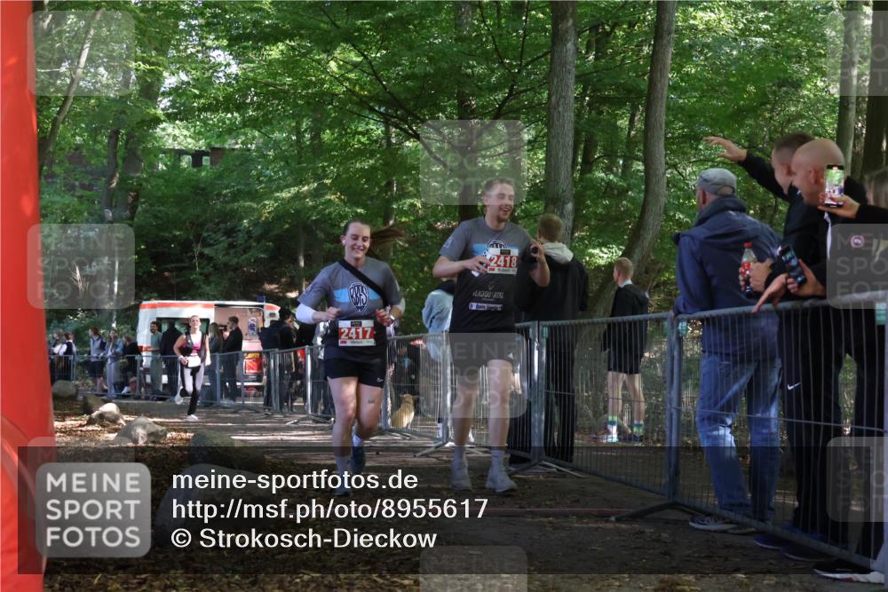 28.09.2025 - 33. Volkslauf durch das schöne Alstertal Strokosch-Dieckow http://msf.ph/oto/8955617 28.09.2025 12:47:47 Ziel 2100, 2244, 2417, 2418 meine-sportfotos.de