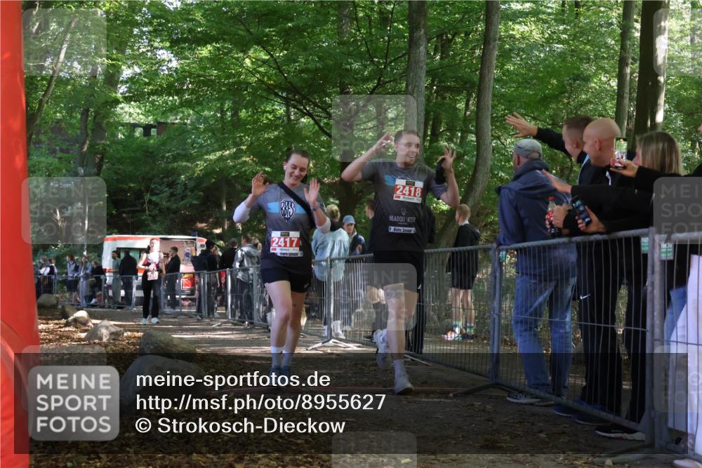 28.09.2025 - 33. Volkslauf durch das schöne Alstertal Strokosch-Dieckow http://msf.ph/oto/8955627 28.09.2025 12:47:47 Ziel 2100, 2244, 2417, 2418 meine-sportfotos.de