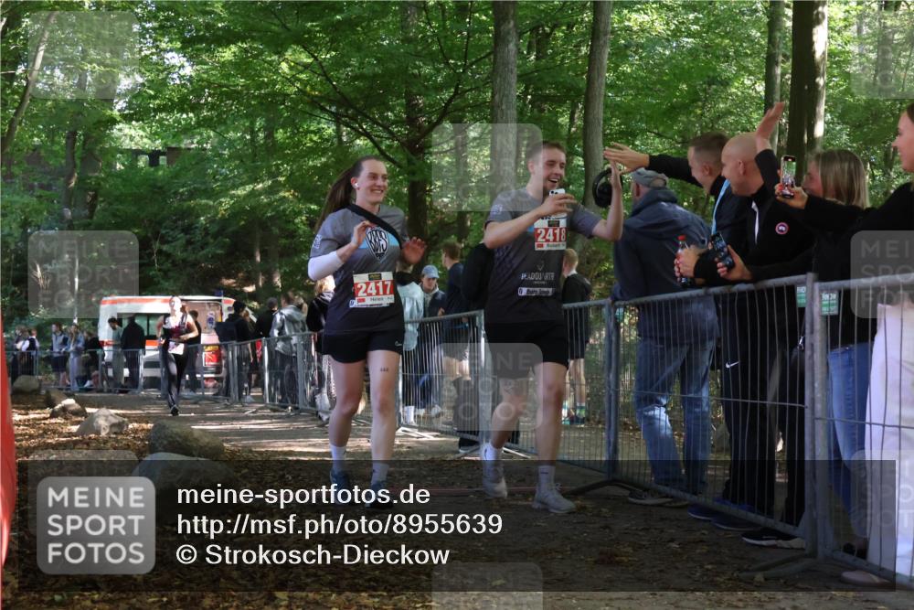 28.09.2025 - 33. Volkslauf durch das schöne Alstertal Strokosch-Dieckow http://msf.ph/oto/8955639 28.09.2025 12:47:48 Ziel 2100, 2244, 2417, 2418 meine-sportfotos.de