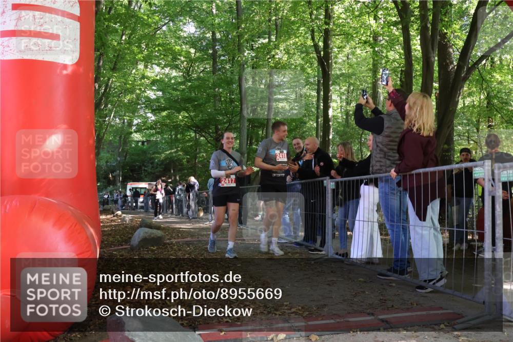 28.09.2025 - 33. Volkslauf durch das schöne Alstertal Strokosch-Dieckow http://msf.ph/oto/8955669 28.09.2025 12:47:49 Ziel 2100, 2244, 2417, 2418 meine-sportfotos.de