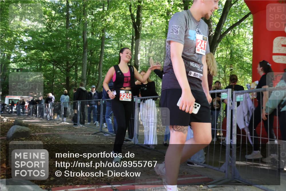 28.09.2025 - 33. Volkslauf durch das schöne Alstertal Strokosch-Dieckow http://msf.ph/oto/8955767 28.09.2025 12:47:53 Ziel 2100, 2244 meine-sportfotos.de