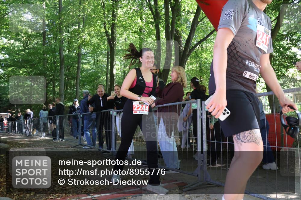28.09.2025 - 33. Volkslauf durch das schöne Alstertal Strokosch-Dieckow http://msf.ph/oto/8955776 28.09.2025 12:47:53 Ziel 2100, 2244 meine-sportfotos.de