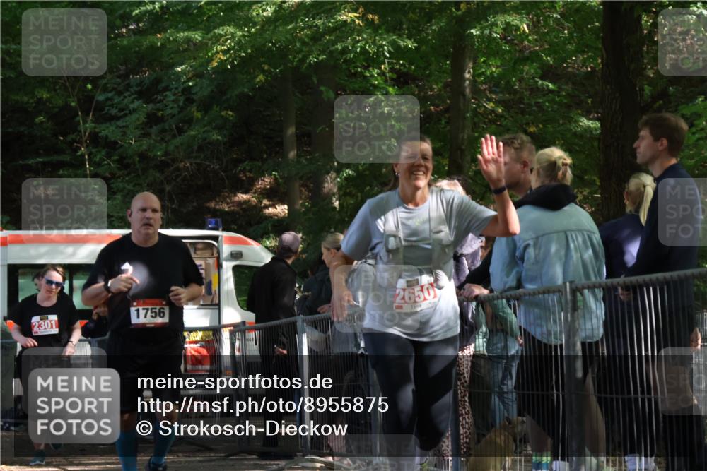 28.09.2025 - 33. Volkslauf durch das schöne Alstertal Strokosch-Dieckow http://msf.ph/oto/8955875 28.09.2025 12:49:27 Ziel 1756, 2301, 2650 meine-sportfotos.de