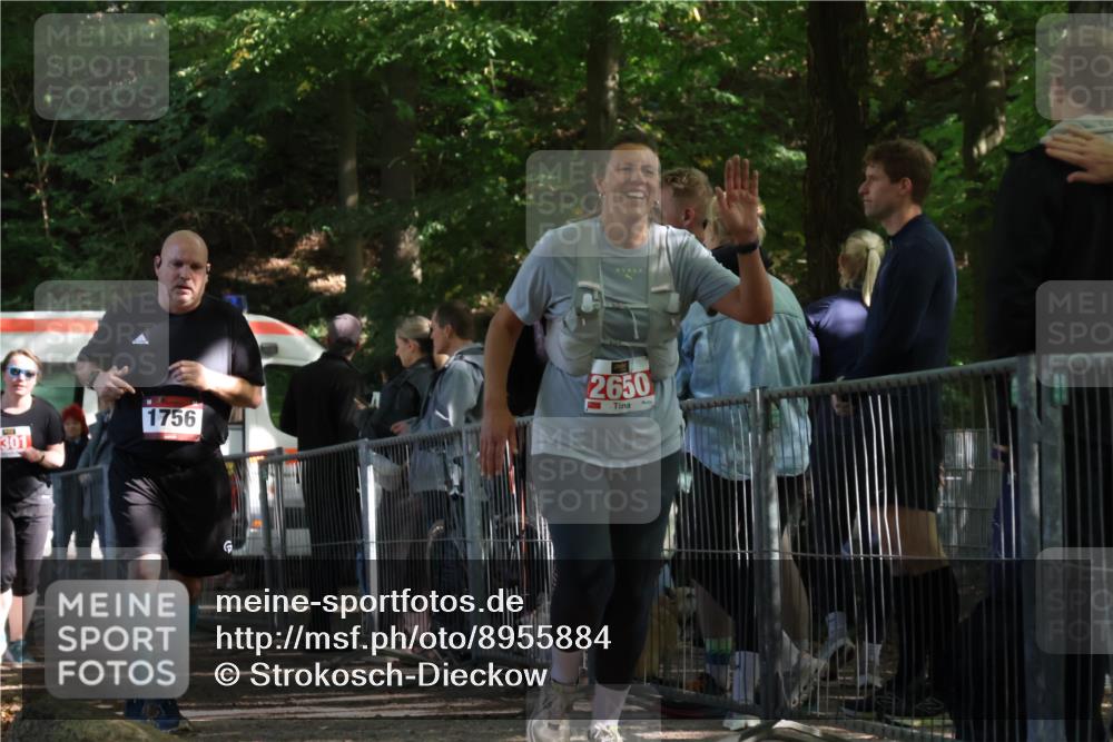 28.09.2025 - 33. Volkslauf durch das schöne Alstertal Strokosch-Dieckow http://msf.ph/oto/8955884 28.09.2025 12:49:27 Ziel 1756, 2301, 2650 meine-sportfotos.de