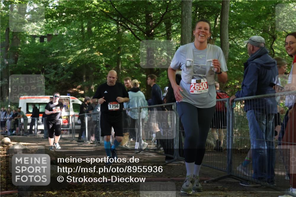 28.09.2025 - 33. Volkslauf durch das schöne Alstertal Strokosch-Dieckow http://msf.ph/oto/8955936 28.09.2025 12:49:30 Ziel 1756, 2301, 2650 meine-sportfotos.de
