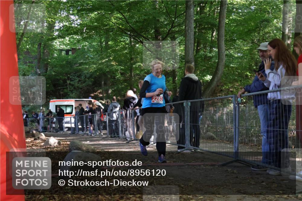28.09.2025 - 33. Volkslauf durch das schöne Alstertal Strokosch-Dieckow http://msf.ph/oto/8956120 28.09.2025 12:50:36 Ziel 2283 meine-sportfotos.de