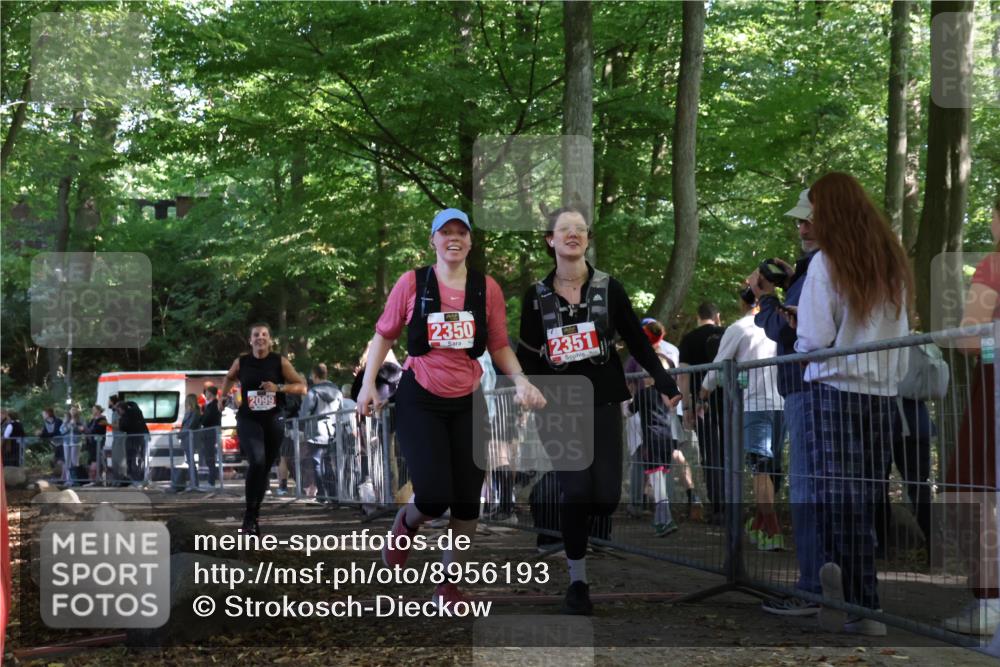28.09.2025 - 33. Volkslauf durch das schöne Alstertal Strokosch-Dieckow http://msf.ph/oto/8956193 28.09.2025 12:51:12 Ziel 2099, 2350, 2351 meine-sportfotos.de