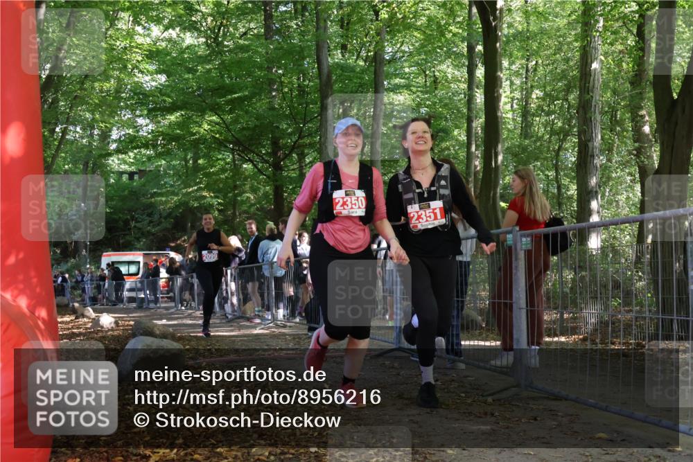 28.09.2025 - 33. Volkslauf durch das schöne Alstertal Strokosch-Dieckow http://msf.ph/oto/8956216 28.09.2025 12:51:12 Ziel 2099, 2350, 2351 meine-sportfotos.de