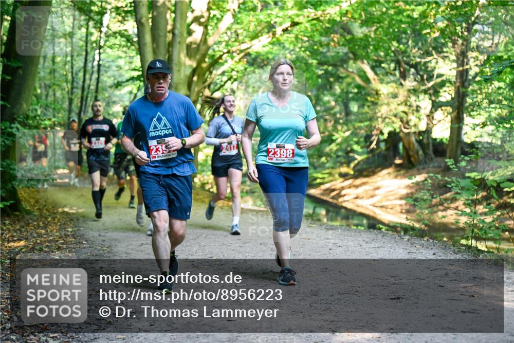 28.09.2025 - 33. Volkslauf durch das schöne Alstertal Dr. Thomas Lammeyer http://msf.ph/oto/8956223 28.09.2025 10:44:09 Laufen 239, 2417, 2398 meine-sportfotos.de
