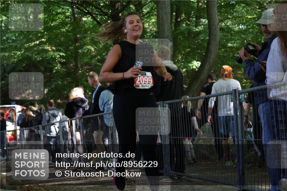 28.09.2025 - 33. Volkslauf durch das schöne Alstertal Strokosch-Dieckow http://msf.ph/oto/8956229 28.09.2025 12:51:14 Ziel 2099 meine-sportfotos.de