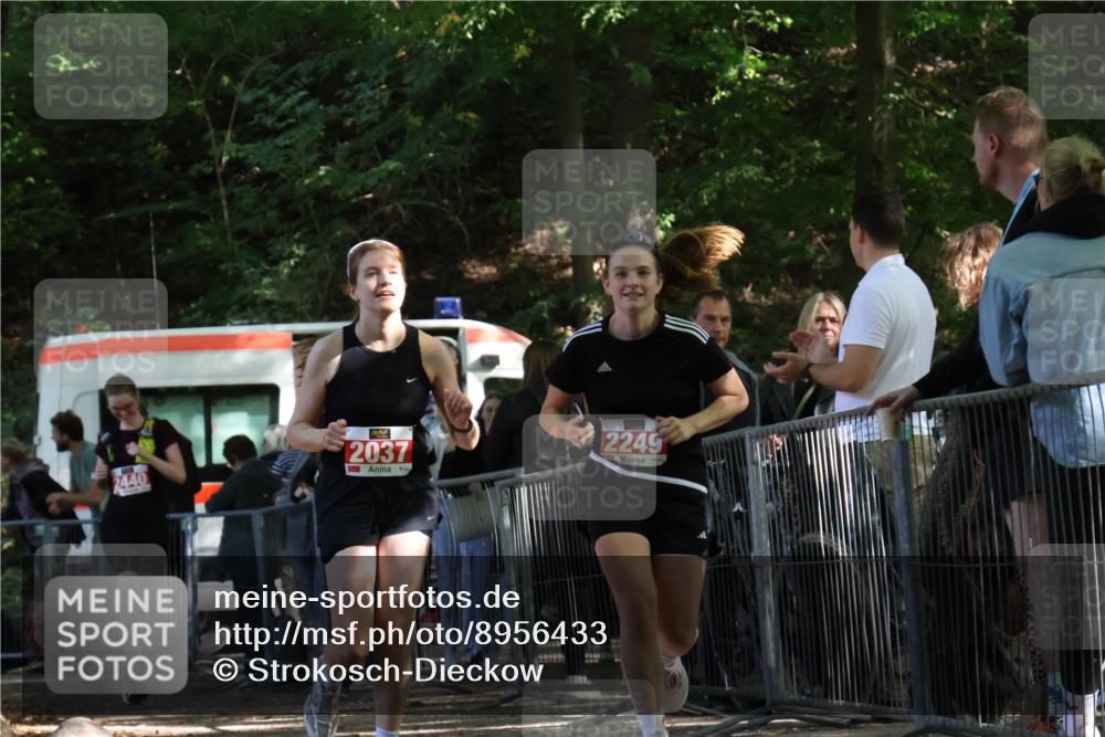 28.09.2025 - 33. Volkslauf durch das schöne Alstertal Strokosch-Dieckow http://msf.ph/oto/8956433 28.09.2025 12:52:10 Ziel 2037, 2249, 2440 meine-sportfotos.de
