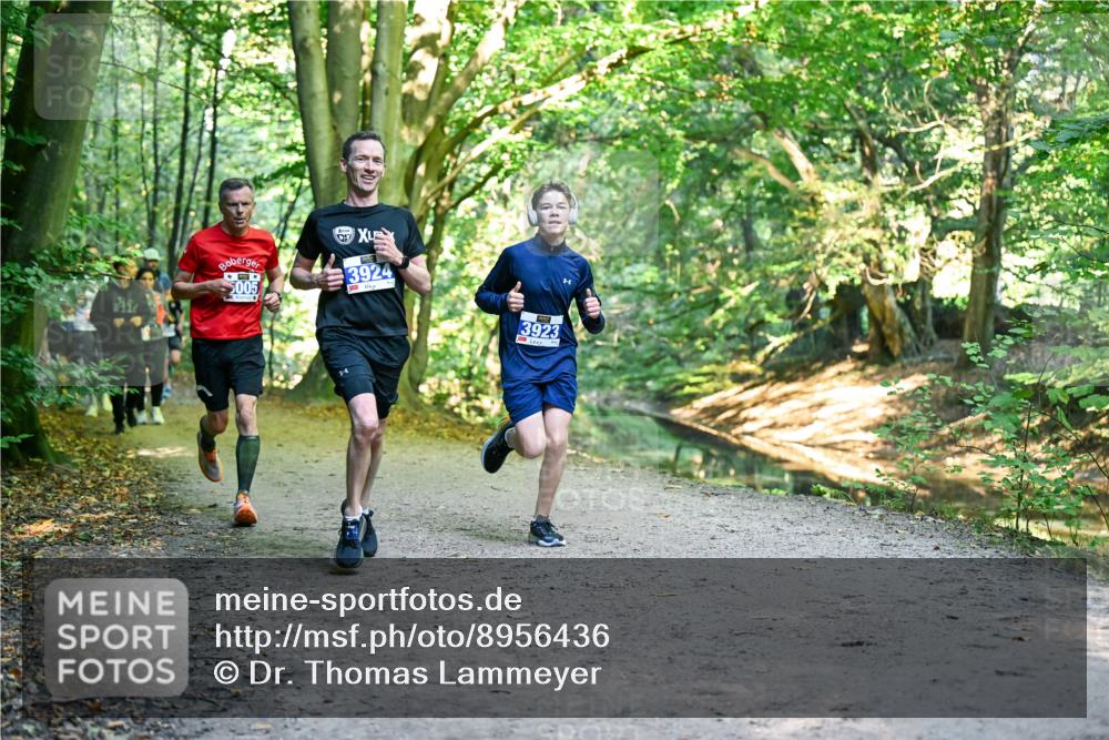 28.09.2025 - 33. Volkslauf durch das schöne Alstertal Dr. Thomas Lammeyer http://msf.ph/oto/8956436 28.09.2025 10:44:57 Laufen 39, 5005, 3924, 3923 meine-sportfotos.de