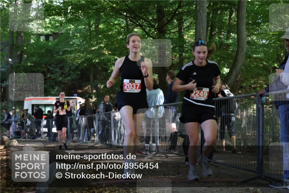 28.09.2025 - 33. Volkslauf durch das schöne Alstertal Strokosch-Dieckow http://msf.ph/oto/8956454 28.09.2025 12:52:13 Ziel 2037, 2249, 2440 meine-sportfotos.de