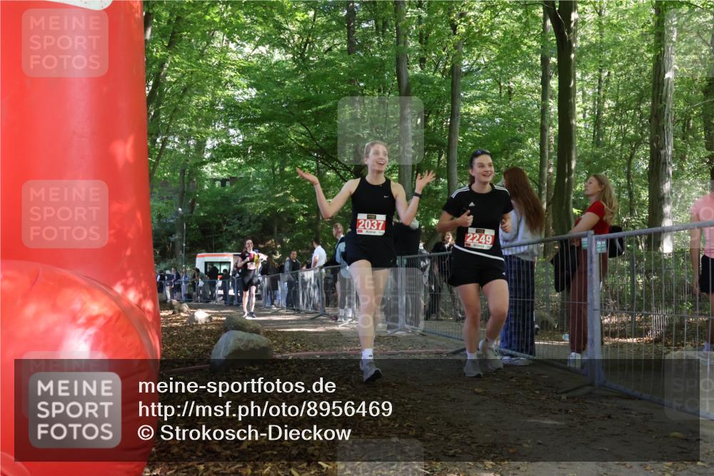 28.09.2025 - 33. Volkslauf durch das schöne Alstertal Strokosch-Dieckow http://msf.ph/oto/8956469 28.09.2025 12:52:14 Ziel 2037, 2249, 2440 meine-sportfotos.de