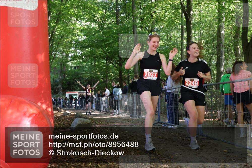 28.09.2025 - 33. Volkslauf durch das schöne Alstertal Strokosch-Dieckow http://msf.ph/oto/8956488 28.09.2025 12:52:15 Ziel 2037, 2249, 2440 meine-sportfotos.de