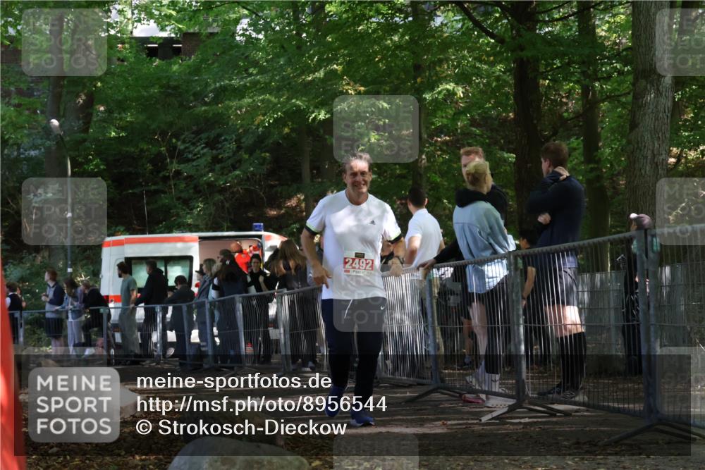 28.09.2025 - 33. Volkslauf durch das schöne Alstertal Strokosch-Dieckow http://msf.ph/oto/8956544 28.09.2025 12:52:40 Ziel 2492 meine-sportfotos.de