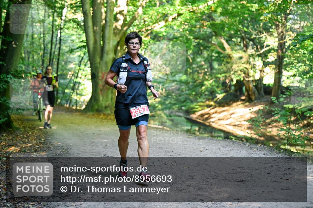 28.09.2025 - 33. Volkslauf durch das schöne Alstertal Dr. Thomas Lammeyer http://msf.ph/oto/8956693 28.09.2025 10:45:39 Laufen 2557 meine-sportfotos.de